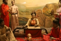 পৃথিবীর সবচেয়ে ধনী মহিলা, যার সামনে ইলন-আম্বানীরাও শিশু!