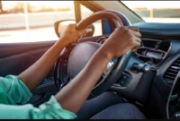 গাড়ির স্টিয়ারিং বাংলাদেশে ডান দিকে আর বিদেশে বাম দিকে কেন?