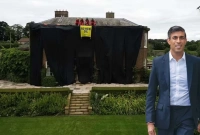 ঋষি সুনাকের বাসভবন কালো কাপড়ে ঢাকলেন বিক্ষোভকারীরা