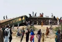 ভয়াবহ ট্রেন দুর্ঘটনা, ২২ জনের মৃত্যু