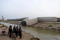 ট্রেন লাইনচ্যুত, নিহত ৩০