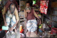 বঙ্গবন্ধুর প্রতি ভালোবাসায় ২৩ বছর ধরে ১ টাকায় চা বিক্রি করছেন মোর্শেদ