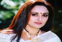 বলিউড অভিনেত্রীকে ৬ মাসের জেল 