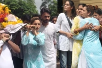 কাছের মানুষকে হারিয়ে কান্নায় ভেঙে পড়লেন অঙ্কিতা