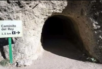 ৫০ হাজার বছর আগের রহস্যময় গুহা!