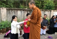 ৫০০ কোটি ডলারের সম্পত্তির মোহ পরিত্যাগ করে সন্ন্যাসী!