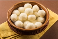 ‘খোকা মিয়ার ‘স্পঞ্জ রসগোল্লা’ এখন যাচ্ছে বিদেশে ‘খোকা মিয়ার ‘স্পঞ্জ রসগোল্লা’ এখন যাচ্ছে বিদেশে