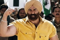 সানির 'ঢাই কিলো' হাতের সামনে কুপোকাত শাহরুখ-আমির-সালমান!