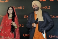 বক্স অফিসে 'গদর-২' ঝড়ে সংকটে 'পাঠান' ছবির রেকর্ড! 