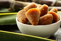 গুড়ের গুণ মাহাত্ম: বাড়বে ইমিউনিটি, কমবে গ্যাস-অ্যাসিডিটি 