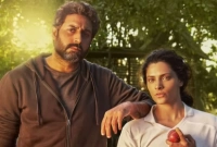 সানি-অক্ষয় ঝড়ের মুখে পড়ে উড়ে গেলেন অভিষেক বচ্চন