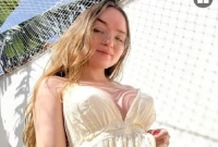 নিঃসঙ্গ পুরুষদের কলে সঙ্গ দিয়েই লাখপতি তরুণী