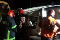 ট্রাক-মাইক্রোবাস মুখোমুখি সংঘর্ষ, ৭ জনের মৃত্যু