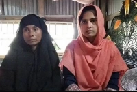 মা-মেয়ে একে অপরকে চিনতে পেরে কান্নায় ভেঙ্গে পড়েন