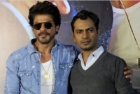 এই ভাবে শাহরুখকে খোঁচা দিলেন নওয়াজ