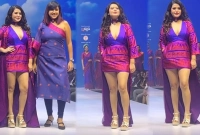 র‌্যাম্পে এনার হাঁটার ভিডিও দেখে হাসাহাসি