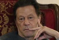 ইমরান খানকে সরিয়ে দিচ্ছে তার নিজের পরিবার ও দলের নেতারা!