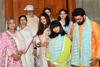 অমিতাভ বচ্চনের বাড়ি থেকে বেরিয়ে যে দাবি জানালেন মমতা