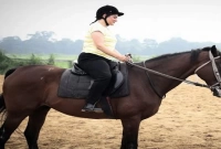 পারদর্শী ঘোড়সওয়ারের সমস্ত কলা-কৌশল শিখছেন শ্রাবন্তী 