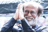 ভিখারি ভেবে রজনীকান্তকে ১০টা টাকা দান এক মহিলার ভিখারি ভেবে রজনীকান্তকে ১০টা টাকা দান এক মহিলার