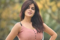 লাগবে নাকি: মধুমিতা 