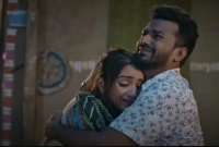 দর্শক হুমড়ি খেয়ে পড়ছে এটি দেখার জন্য!