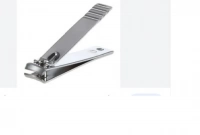 জানেন, নেলকাটারের সাথে দুইটা ছোট চাকু থাকে কেন? 