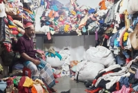 যেখানে ৫ টাকায় শার্ট, ১০ টাকায় প্যান্ট!