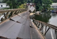  টাঙ্গাইলে বেইলি ব্রিজ ভেঙে পানির নিচে তলিয়ে গেল ট্রাক