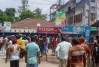 ঘোষণা দিয়ে দুই ঘণ্টাব্যপী সংঘর্ষ