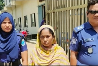 একপর্যায়ে আনিছের অন্ডকোষ চেপে ধরেন রোকেয়া