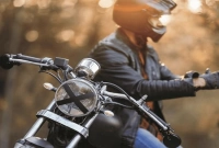 বাইকের হেডলাইটে ‘X’ লেখার আসল কারণ অনেকেরই অজানা