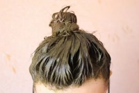 যে ভুল করবেন না চুলে মেহেদি লাগানোর সময়!