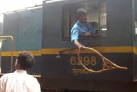 জানেন এই লোহার রিংটি কেন দেওয়া হয় ট্রেনের চালককে?