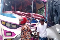 দুই বাসের মুখোমুখি সংঘর্ষ, উদ্ধারে ফায়ার সার্ভিসের দুই ইউনিট