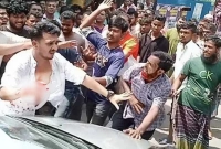 সুপারশপে বিক্রয়কর্মী তরুণীকে ছুরিকাঘাত, যুবক আটক