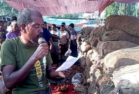 মাইকিং করে আলু বিক্রি, খুশি খুচরা ব্যবসায়ী ও ক্রেতারা