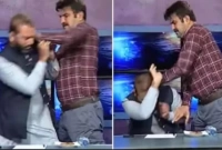 হাতাহাতি টেলিভিশন লাইভ টকশোতে, ভাইরাল ভিডিও