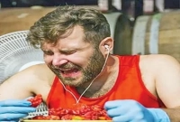 বিশ্বের সবচেয়ে ঝাল মরিচ খেয়ে বিশ্বরেকর্ড!