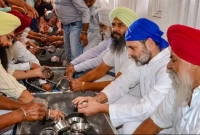 থালা-বাসন ধুতে দেখা গেল রাহুল গান্ধীকে!