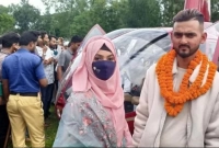 স্বপ্নপূরণে হেলিকপ্টারে চড়ে নিজ গ্রামে এলেন প্রবাসী