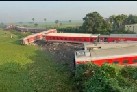 ভয়াবহ রেল দুর্ঘটনায় ২১ বগি লাইনচ্যুত, হতাহত শতাধিক