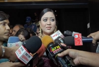 সবার সামনেই কেঁদে ফেলেন অভিনেত্রী ভাবনা