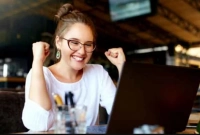 লাখ লাখ টাকা ইনকাম করুন ঘরে বসেই! আছে ৩ উপায়