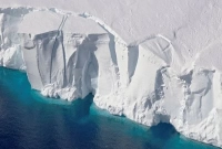 জানেন, বরফের রঙ সাদা হয় কেন