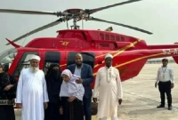 হেলিকপ্টারে চড়িয়ে বৃদ্ধা মায়ের স্বপ্ন পূরণ করলেন ছেলে