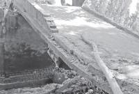 সেতুটি হঠাৎ করে ধসে পড়ে, যোগাযোগ বিছিন্ন পাঁচ গ্রামের মানুষের