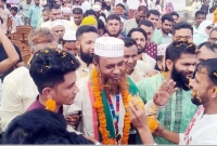 সোনার মেডেলের সঙ্গে ১০ লাখ টাকার চেক , ঘোড়ার গাড়িতে চড়িয়ে প্রিয় শিক্ষককে রাজকীয় বিদায়!