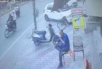  দোকানের বাইরেই দোকানিকে গুলি করে হত্যা করল দুই বন্দুকধারী!