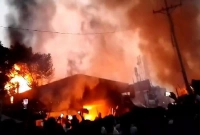 গাজীপুরের কাপাসিয়ায় আগুনে পুড়লো অর্ধশত দোকান